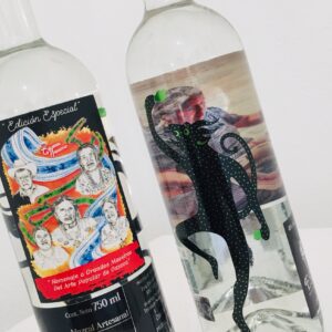 Crispina Navarro - Botella de Mezcal Edicion Especial - 9 Espíritus Mezcal - Homenaje a Grandes Maestros del Arte Popular de Oaxaca.