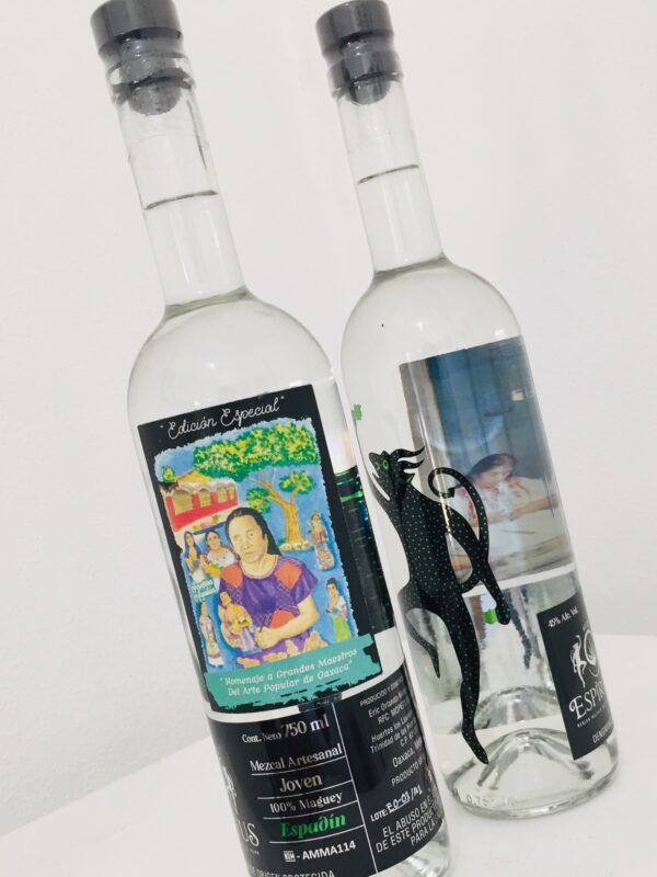 Botella de Mezcal - Edicion Especial - Josefina Aguilar - Mezcal 9 Espíritus - Grandes Maestros del Arte Popular de Oaxaca