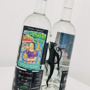 Botella de Mezcal - Edicion Especial - Josefina Aguilar - Mezcal 9 Espíritus - Grandes Maestros del Arte Popular de Oaxaca