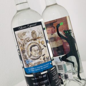 Botella de Mezcal - Edicion Especial - Olegario Hernández - Mezcal 9 Espíritus - Grandes Maestros del Arte Popular de Oaxaca