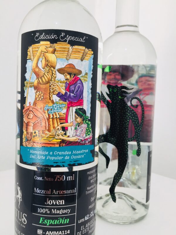 Botella edición Especial - Jose García Antonio - Mezcal 9 espíritus - Homenaje a Grandes Maestros del Arte Popular de Oaxaca.