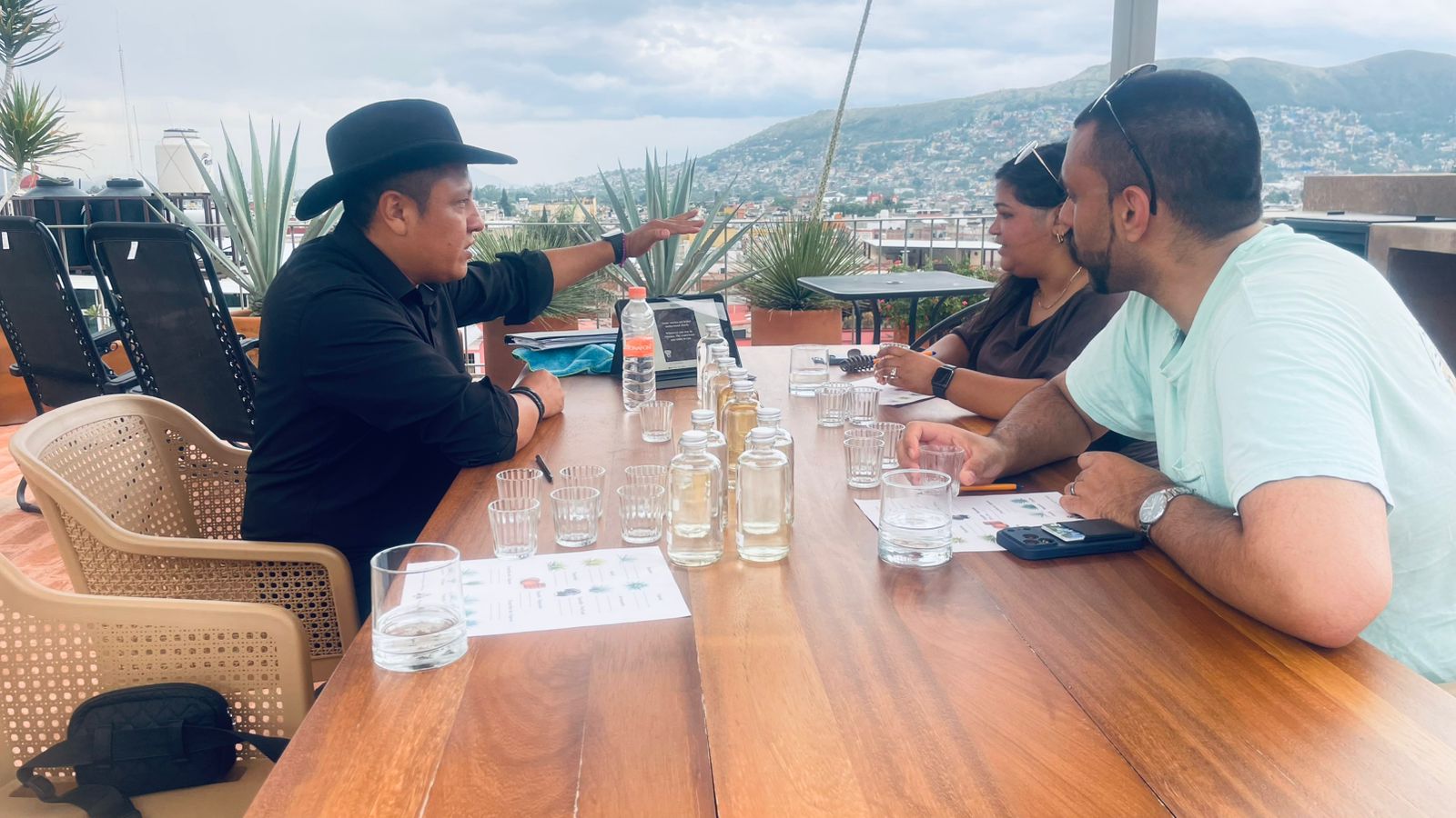 Mezcal Tasting - Experiencia privada dentro de tu AIRBNB o Hotel.